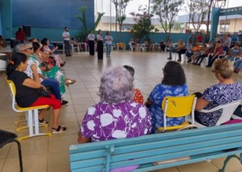 Fevereiro Roxo alerta sobre diagnóstico do Alzheimer