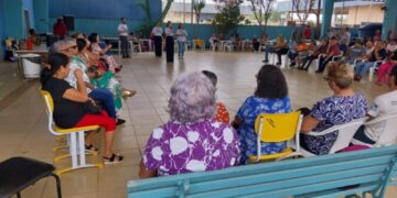 Fevereiro Roxo alerta sobre diagnóstico do Alzheimer