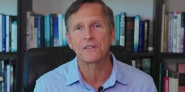 Ex-cético que estudou 1.500 experiências de quase morte diz que casos se alinham à Bíblia