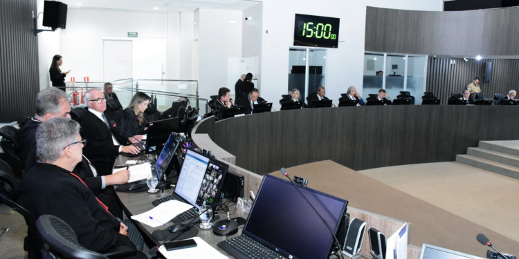 Justiça julga inconstitucional uso da Bíblia e menção a Deus em sessões legislativas da PB