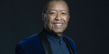 Morre Ron Kenoly, um dos maiores nomes da música gospel, aos 81 anos