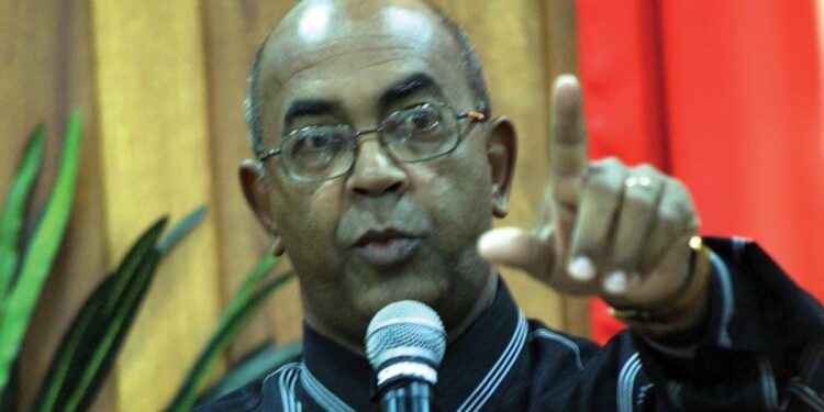 Ex-mestre sala que se converteu alerta: “Os portais do inferno se abrem no Carnaval”