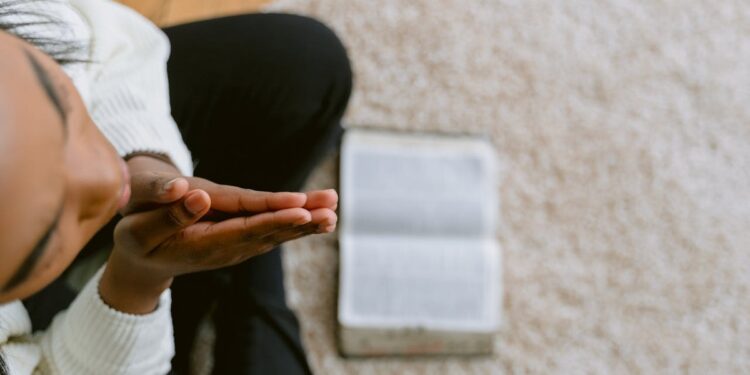 Pastor dá dicas práticas para manter um devocional diário: “Tenha hora marcada”