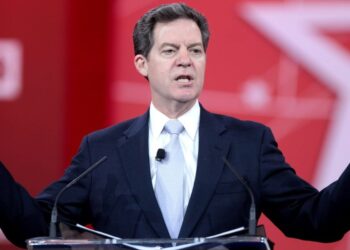 ‘China exporta repressão religiosa para outros países’, alerta ex-embaixador dos EUA