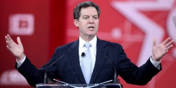 ‘China exporta repressão religiosa para outros países’, alerta ex-embaixador dos EUA