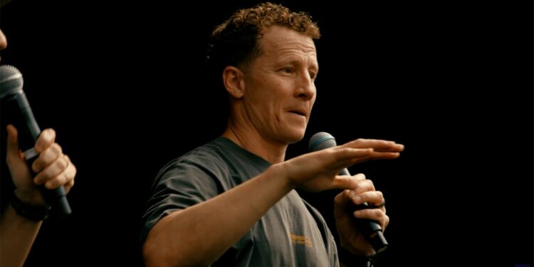 Andy Byrd abre The Send com clamor por avivamento: “Deus quer purificar a Igreja”