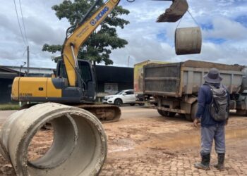 Drenagem é reforçada no cruzamento das ruas Mamoré e Sete de Setembro
