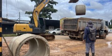 Drenagem é reforçada no cruzamento das ruas Mamoré e Sete de Setembro