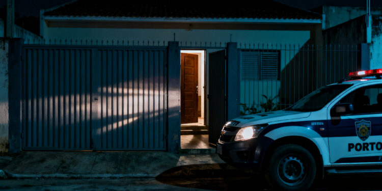 Bandidos armados ameaçam crianças com deficiência em roubo na zona leste