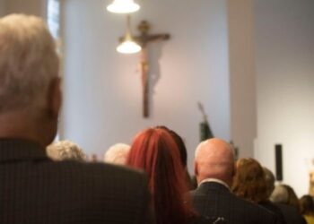 Maioria acredita em Deus, mas poucos frequentam cultos nos EUA, mostra estudo