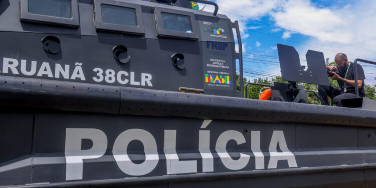 Governo de RO investe 28 milhões em equipamentos e entrega primeira lancha blindada para Segurança Pública