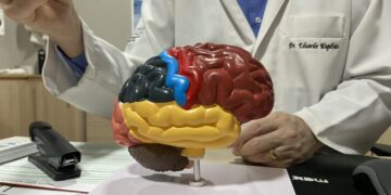 Uso de telas excessivo e os impactos na saúde física e mental são orientados pela Sesau