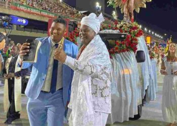 Na Sapucaí, pastor liberal defende o carnaval e critica igrejas