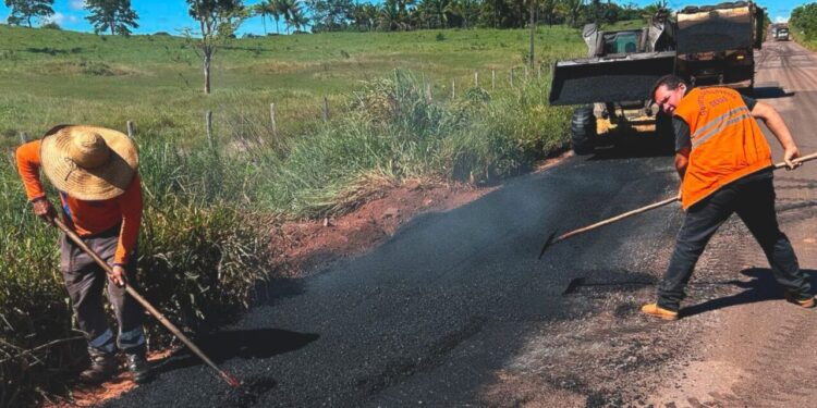 Rodovia-010 recebe 46 km de manutenção asfáltica entre Pimenta Bueno e distrito de Nova Estrela