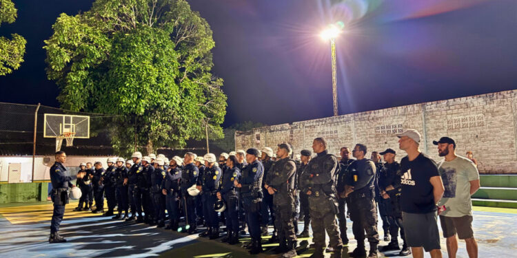 Polícia Penal inicia Operação Carnaval durante desfile de bloco na região Central de Porto Velho