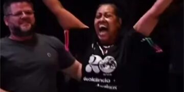 Mulher relata cura imediata de deformidade após orações