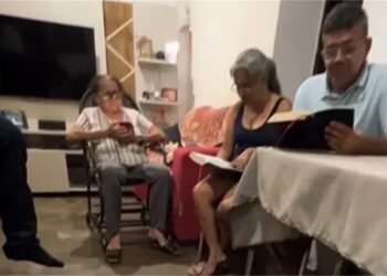 Casal celebra 10 anos de leitura bíblica conjunta diária