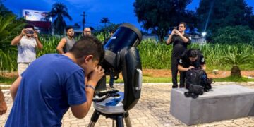 Noite de observação astronômica reúne famílias em Porto Velho