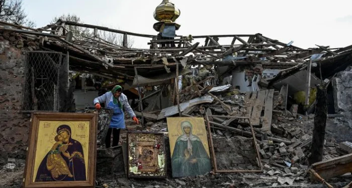 Guerra na Ucrânia completa 4 anos com perseguição religiosa intensa contra igrejas protestantes em áreas ocupadas pela Rússia