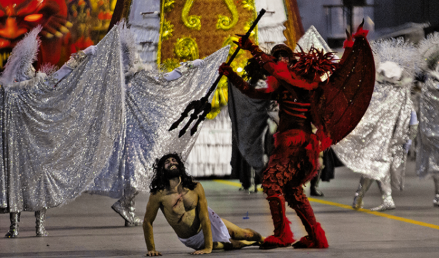 Projetos de lei buscam proibir uso ofensivo de símbolos religiosos no Carnaval