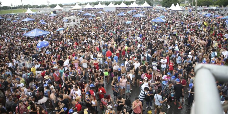 Carnaval requer prevenção de acidentes com rede elétrica, diz Abradee