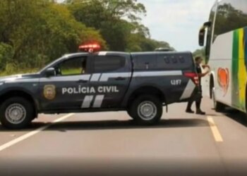 Polícia Civil intercepta ônibus e prende foragido em Espigão d’Oeste