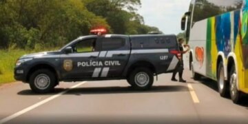Polícia Civil intercepta ônibus e prende foragido em Espigão d’Oeste