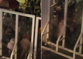 Foliões fazem gestos obscenos contra igreja em ato de carnaval