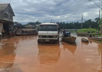 Rio Madeira passa dos 15 metros e situação de emergência é decretada