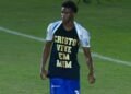 Após fazer gol, jogador do cruzeiro exibe camiseta com frase “Cristo vive em mim”