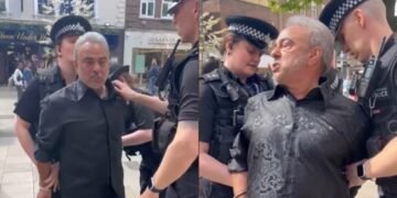 Pastor de 66 anos é preso após criticar Islã em evangelismo de rua na Inglaterra