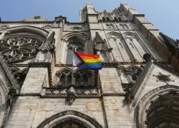 Igreja Anglicana do País de Gales torna a bênção para casamento gay permanente