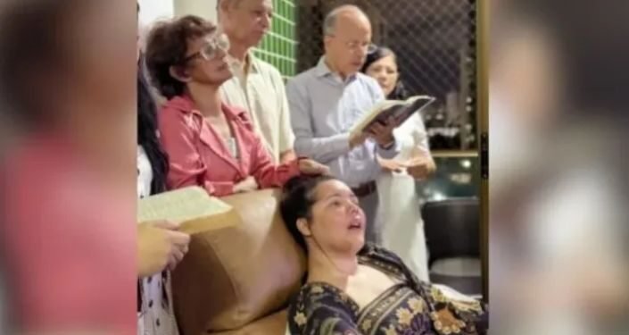 Família comemora 39 anos de Amanda Wanessa com culto no lar