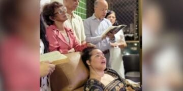 Cantora Amanda Wanessa celebra 39 anos com familiares e amigos