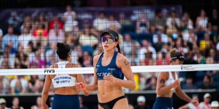 Carol Solberg é suspensa pela FIVB por comemorar prisão de Bolsonaro