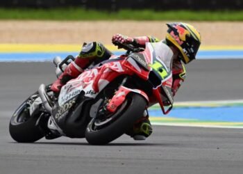 MotoGP: Após chuvas da semana, buraco se abre na pista do autódromo de Goiás e atrasa início da corrida sprint