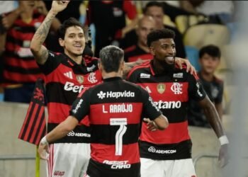 Flamengo bate Vitória e abre vantagem na Copa do Brasil