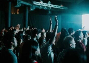 Número de jovens que consideram religião muito importante aumenta 50%
