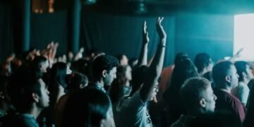 Número de jovens que consideram religião muito importante aumenta 50%