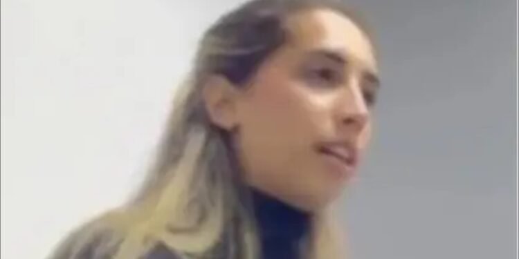 Jovem obedece direção de Deus e leva mulher a Cristo