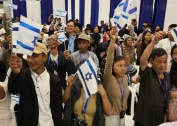 Indianos que dizem ser da tribo de Manassés chegam a Israel