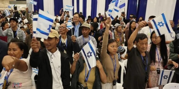 Indianos que dizem ser da tribo de Manassés chegam a Israel