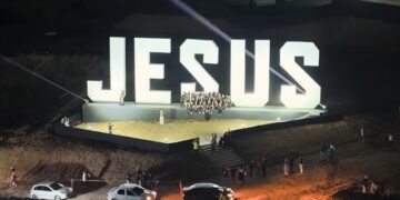 Igreja ergue mirante com letreiro “Jesus” de oito metros em SP