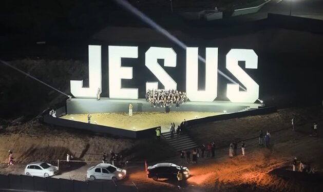 Igreja ergue mirante com letreiro “Jesus” de oito metros em SP