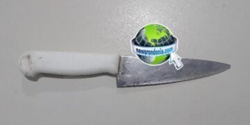 Homem preso após roubo com faca em comércio