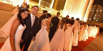 Igreja Universal celebra casamento coletivo para 17 mil casais