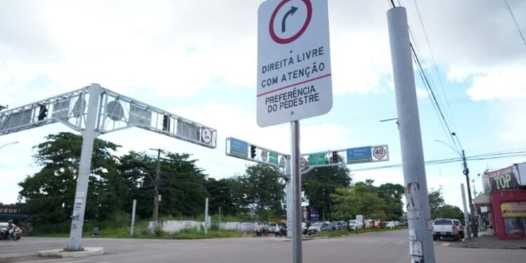 Prefeitura orienta sobre “Direita Livre” em cruzamentos na capital