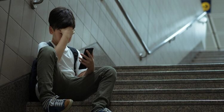 Menino de 10 anos reencontra a mãe após ser levado para Cuba