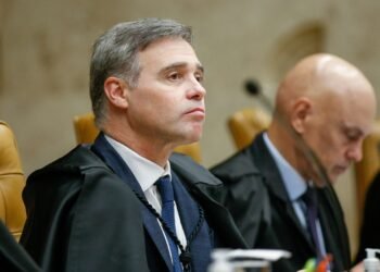 Pela 2ª vez, avião com Mendonça tem falha antes de decolagem