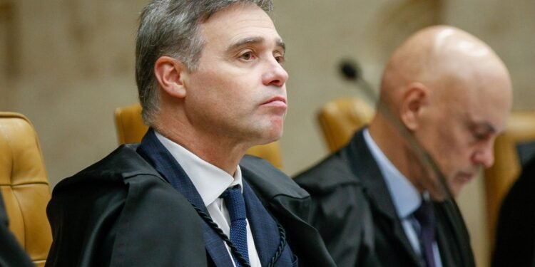 Pela 2ª vez, avião com Mendonça tem falha antes de decolagem